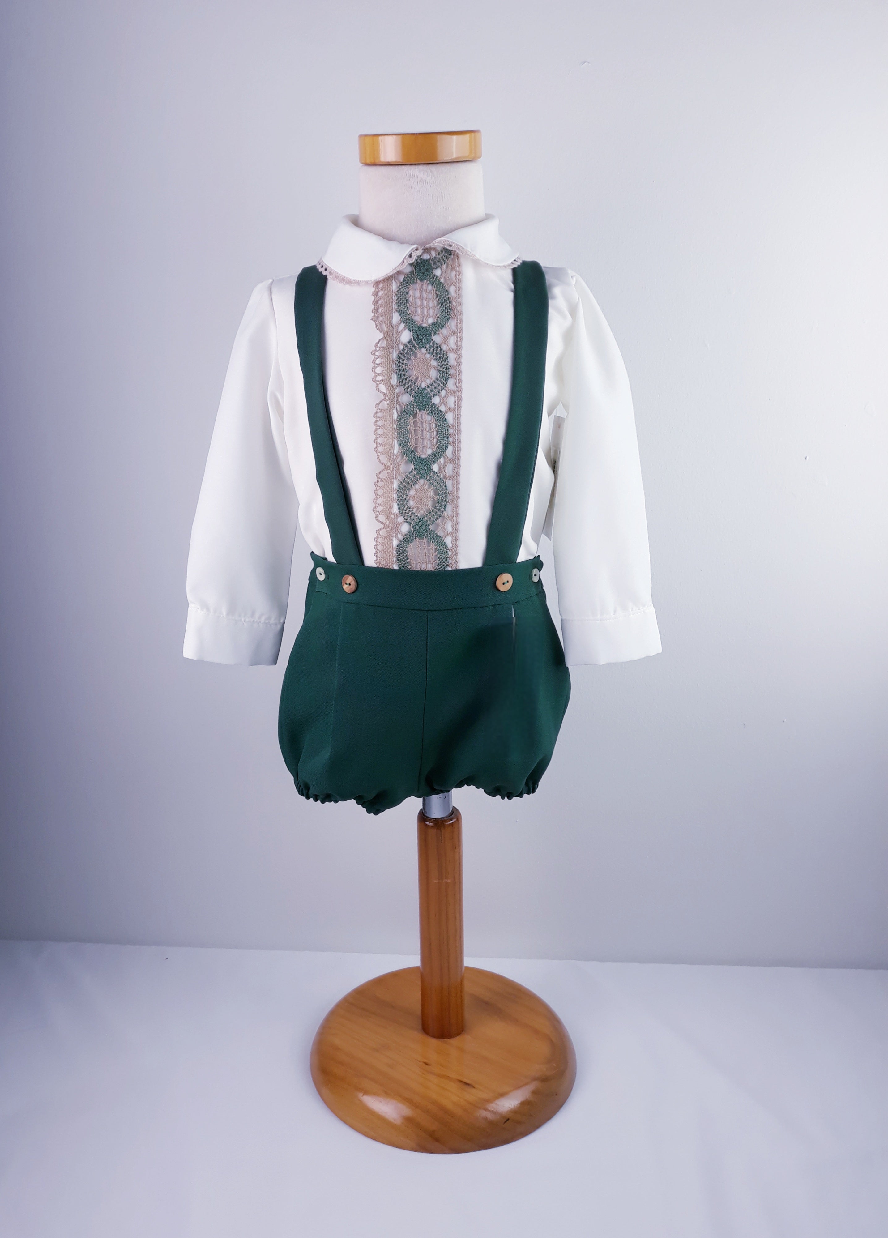 Conjunto globo tirantes y camisa adornada Gala