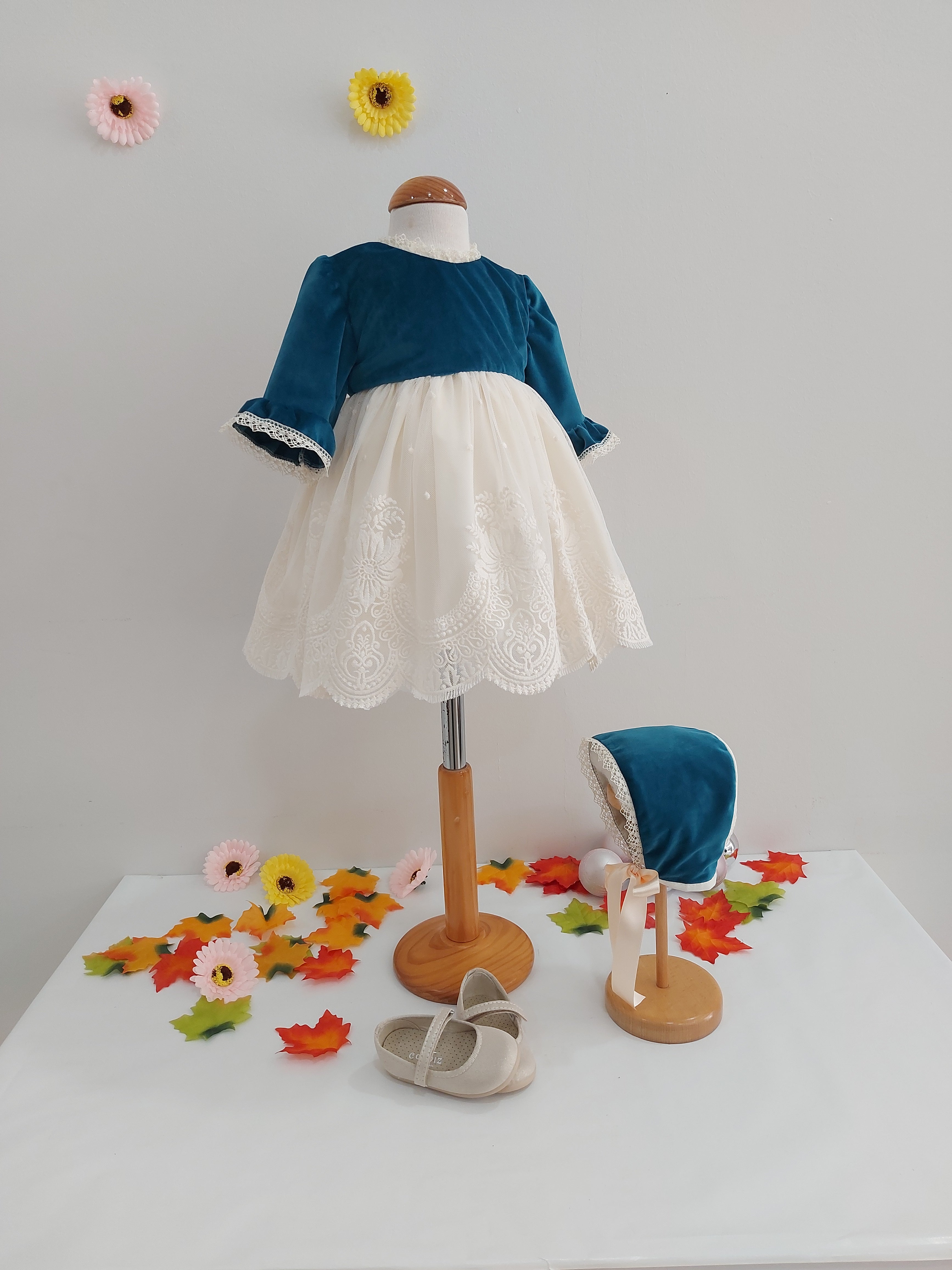 OUTLET VESTIDO MAS CAPOTA CEREMONIA TERCIOPELO