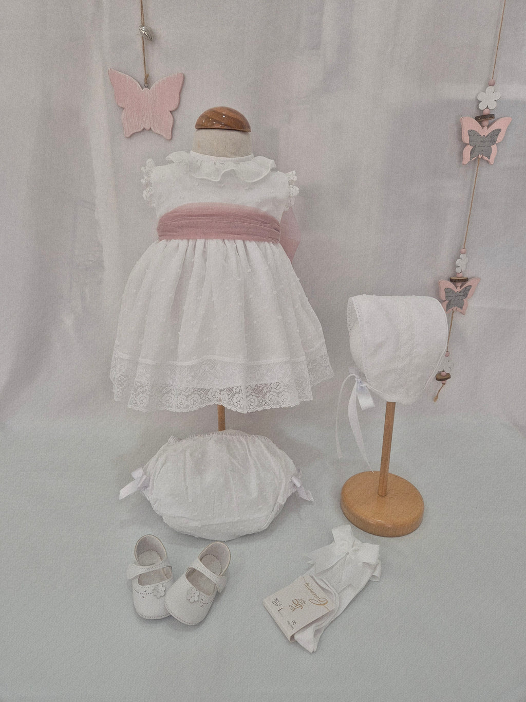 VESTIDO ABRIL SIN MANGAS ESPALDA PICO CEREMONIA