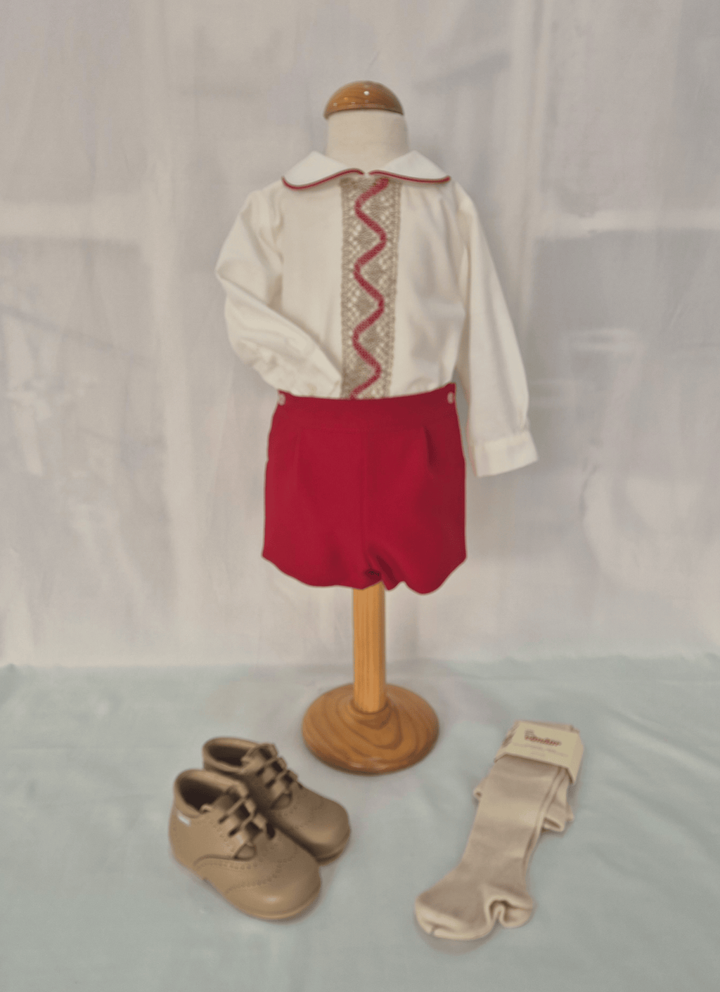 Conjunto pantalón pinocho y camisa adornada Gala