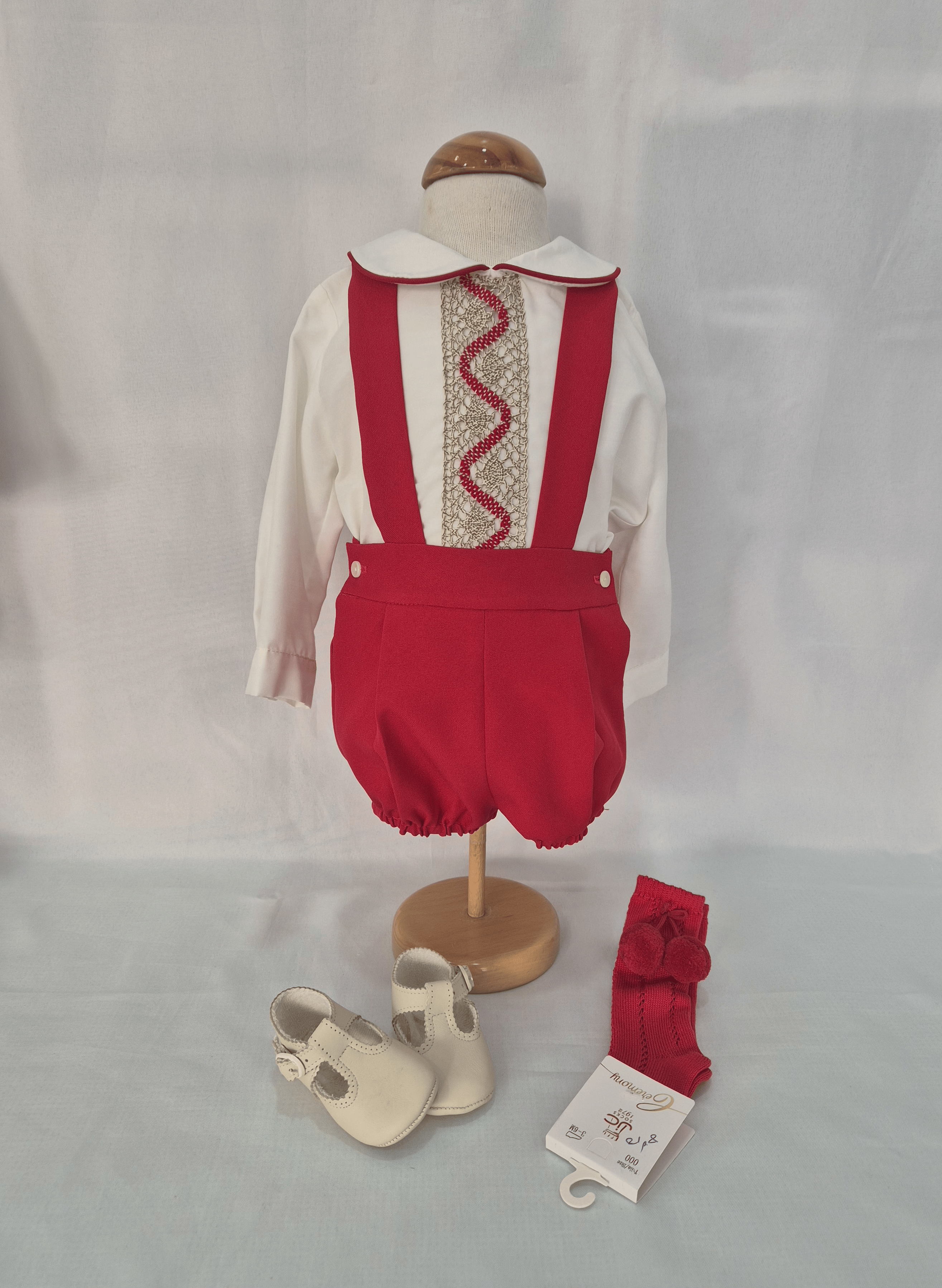 Conjunto globo tirantes y camisa adornada Gala