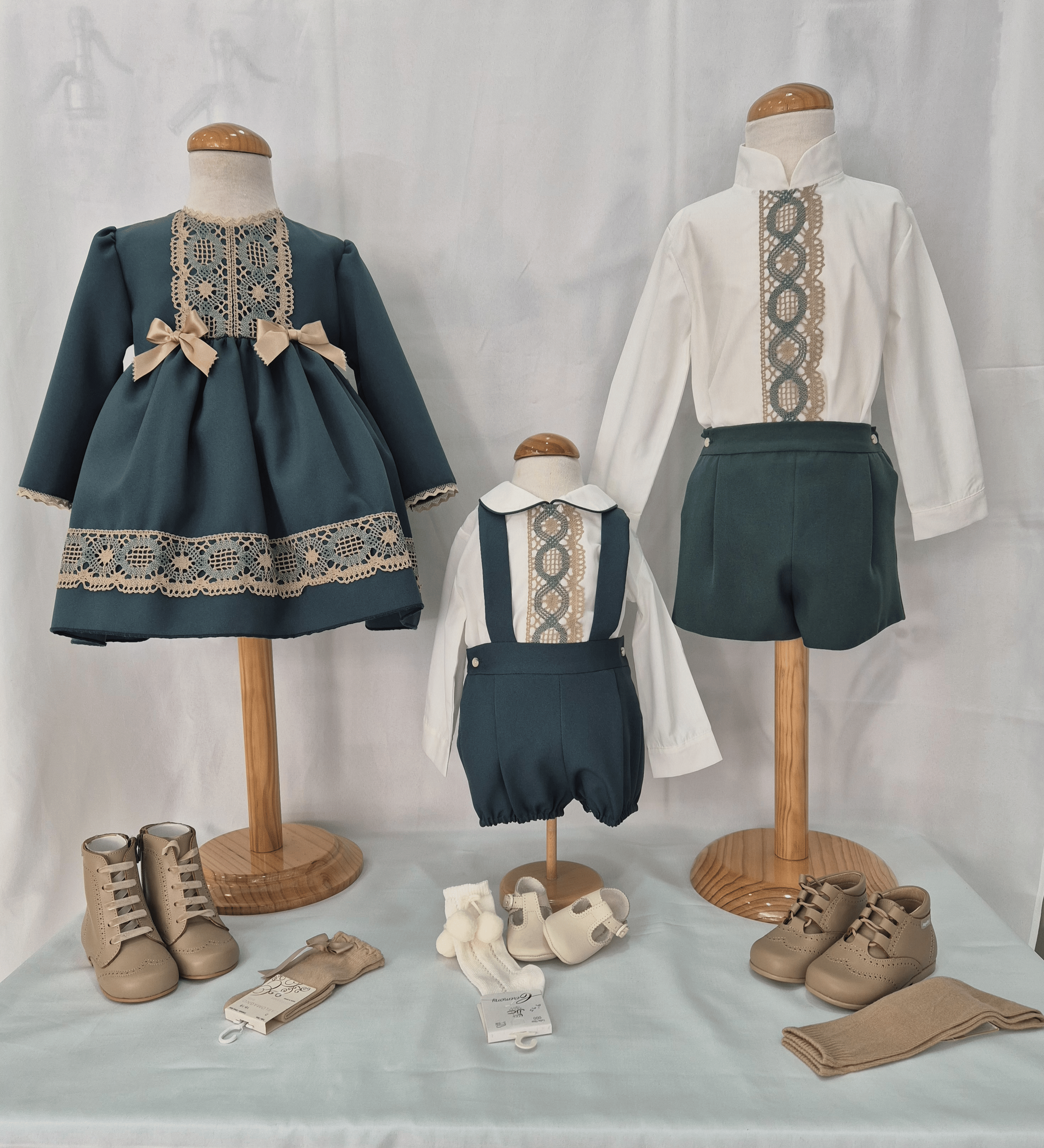 Conjunto pantalón pinocho y camisa adornada Gala