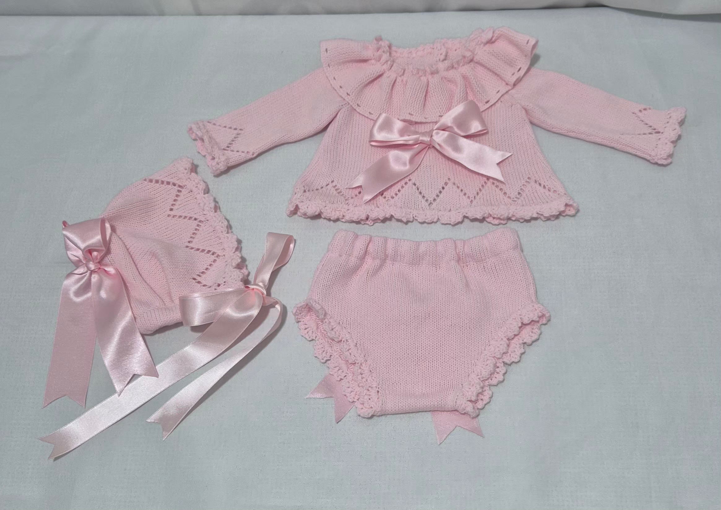 Jesusito lana, capota y braguita a juego