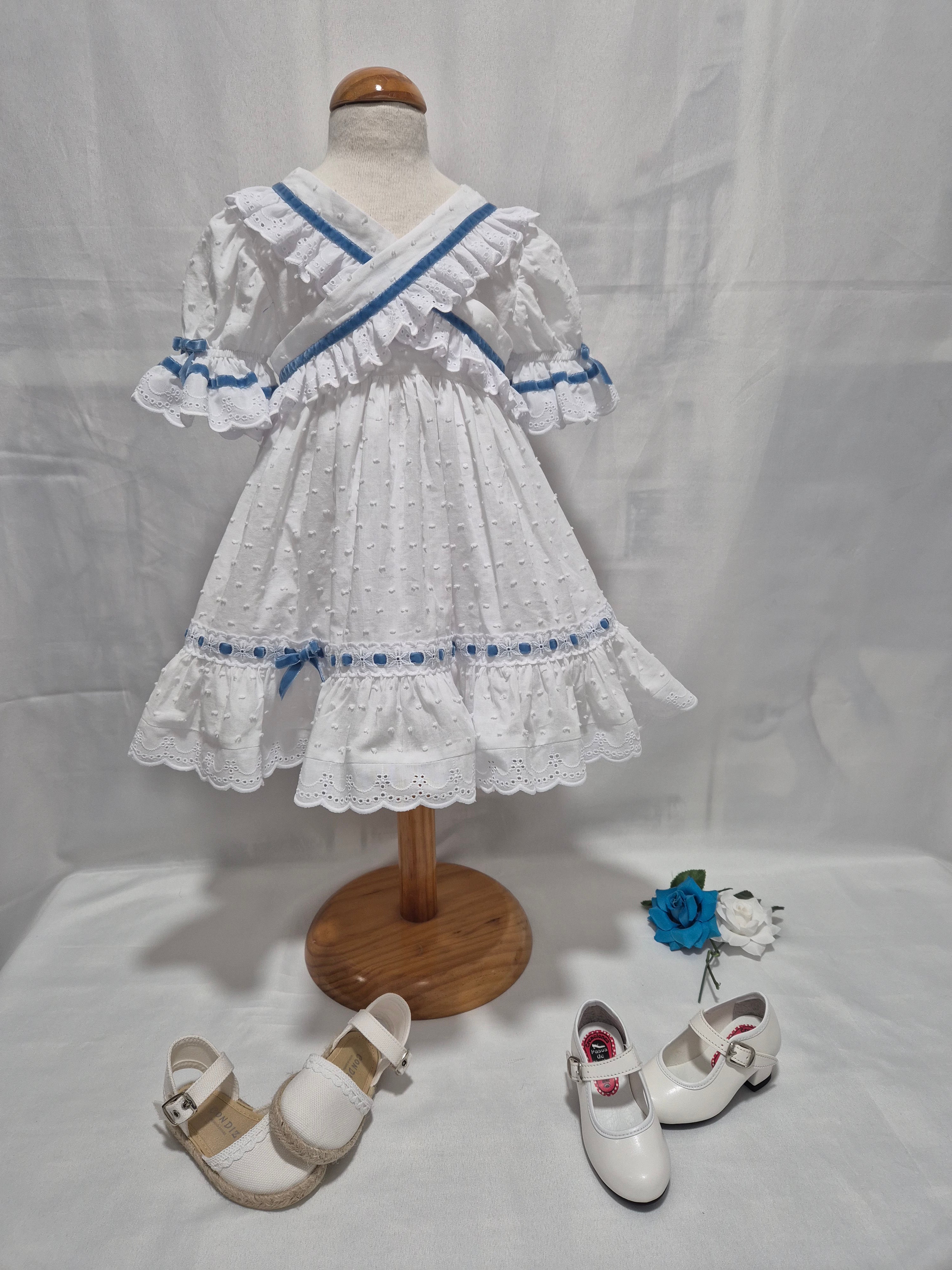 BATA BLANCA PLUMETY BEBÉ FLAMENCA CON MAÑANITA