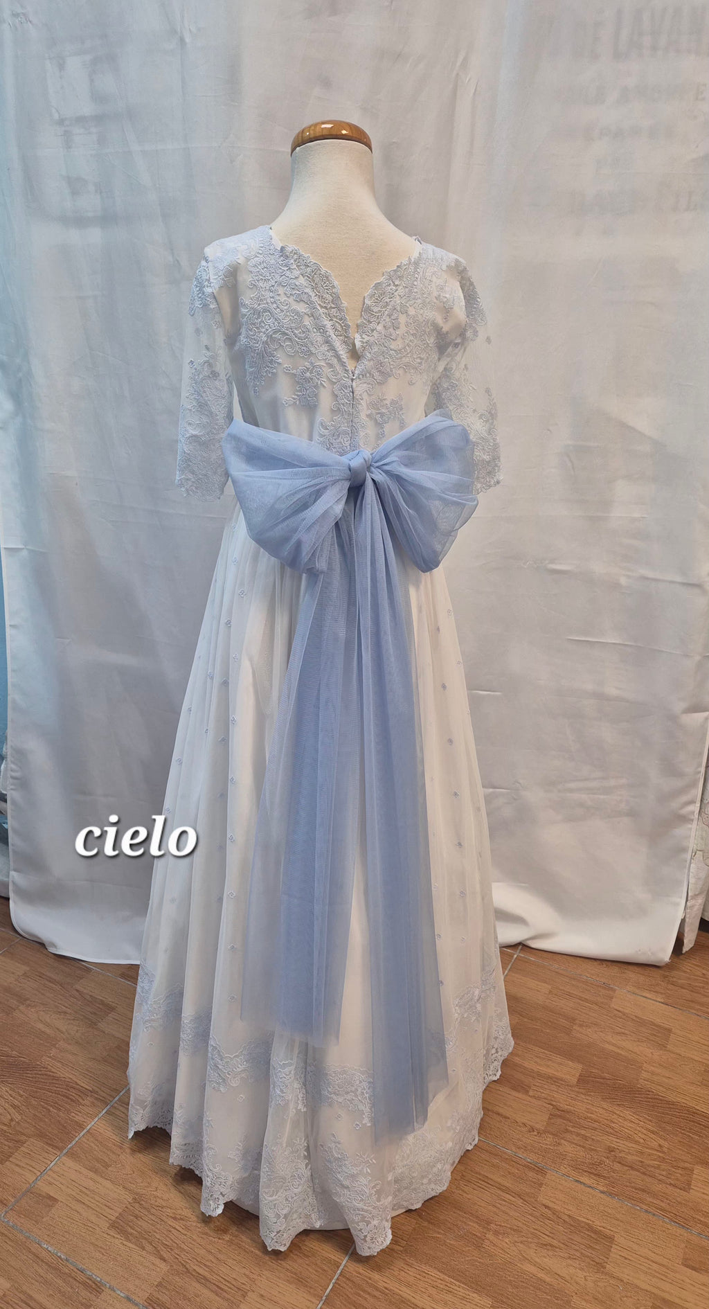VESTIDO COMUNIÓN CIELO OUTLET