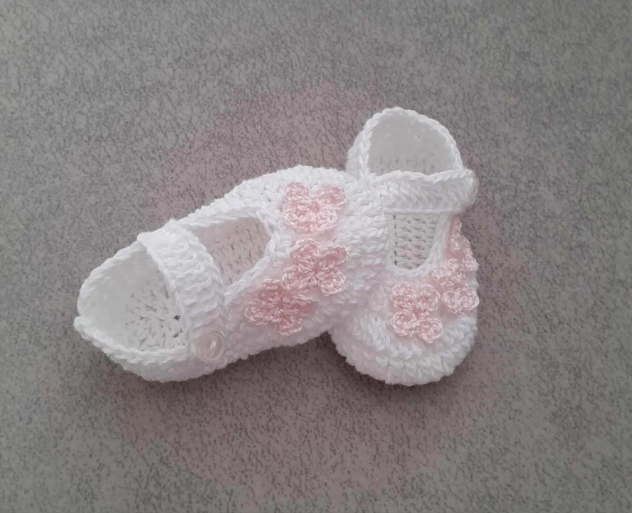 ZAPATITOS DE HILO FLORES